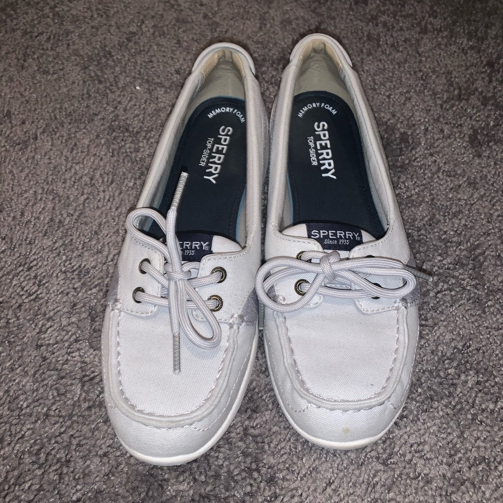 Grey sperrys